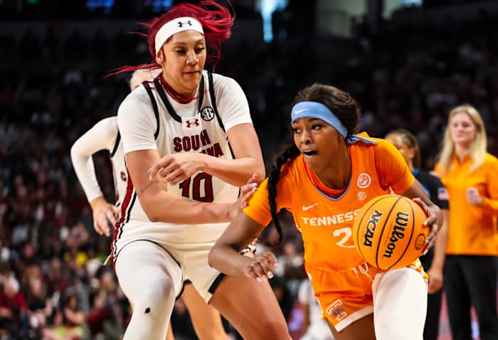 Kamilla Cardoso works to recover against a driving Rickea Jackson (3rd Mar., 2024)